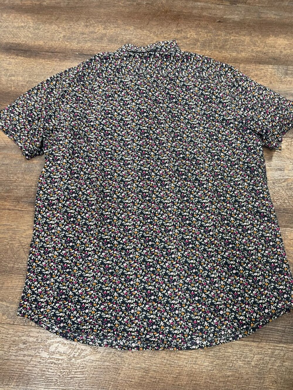 RVCA Floral Short Sleeve Button Up Shirt Men's Medium Regular Fit - Picture 6 of 6